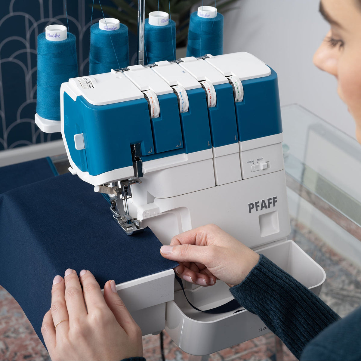 PFAFF admire air 5000 Overlock Machine
