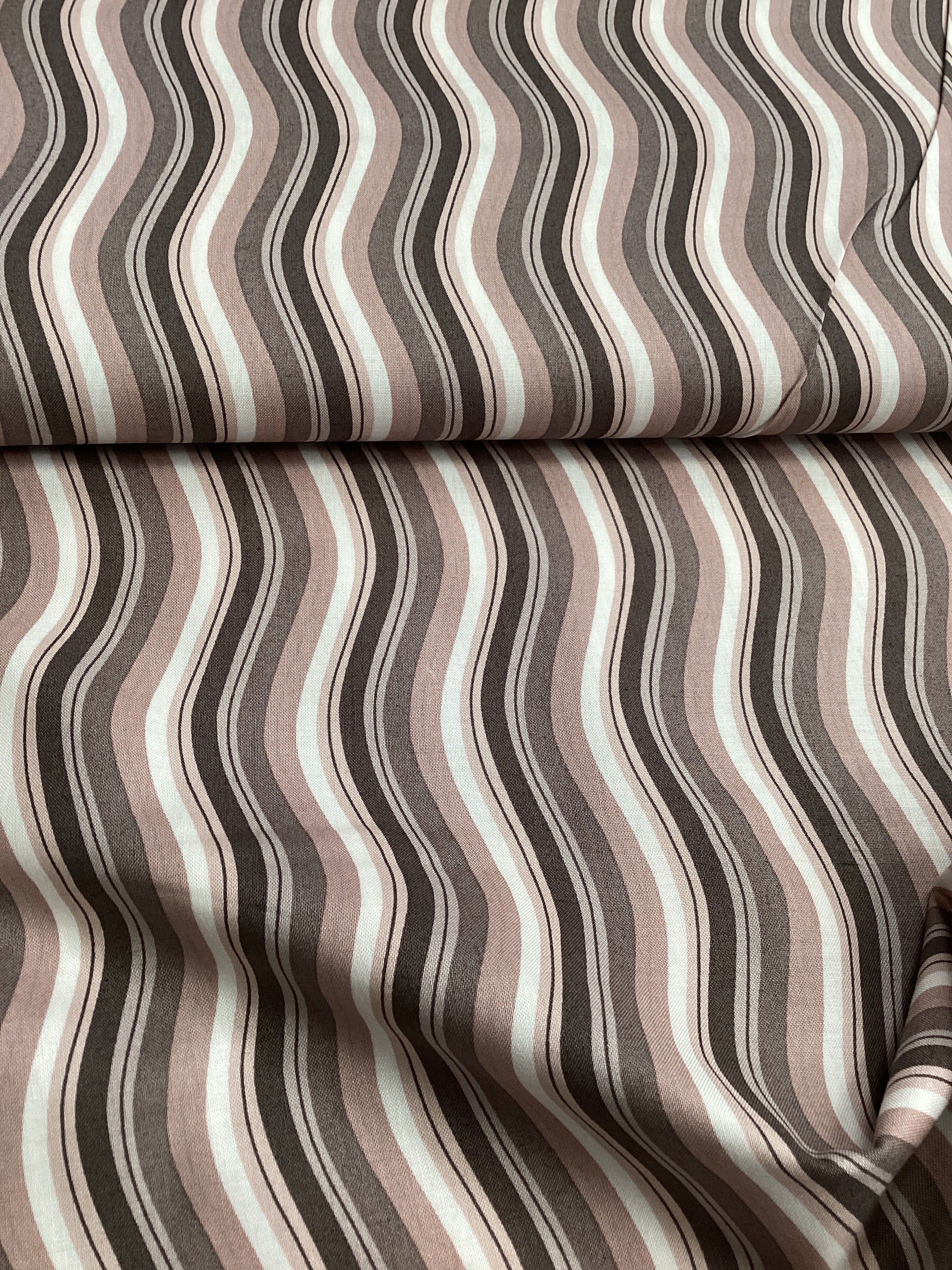 F733/13 Chocolat | Fabric Freedom - 1/2 metre