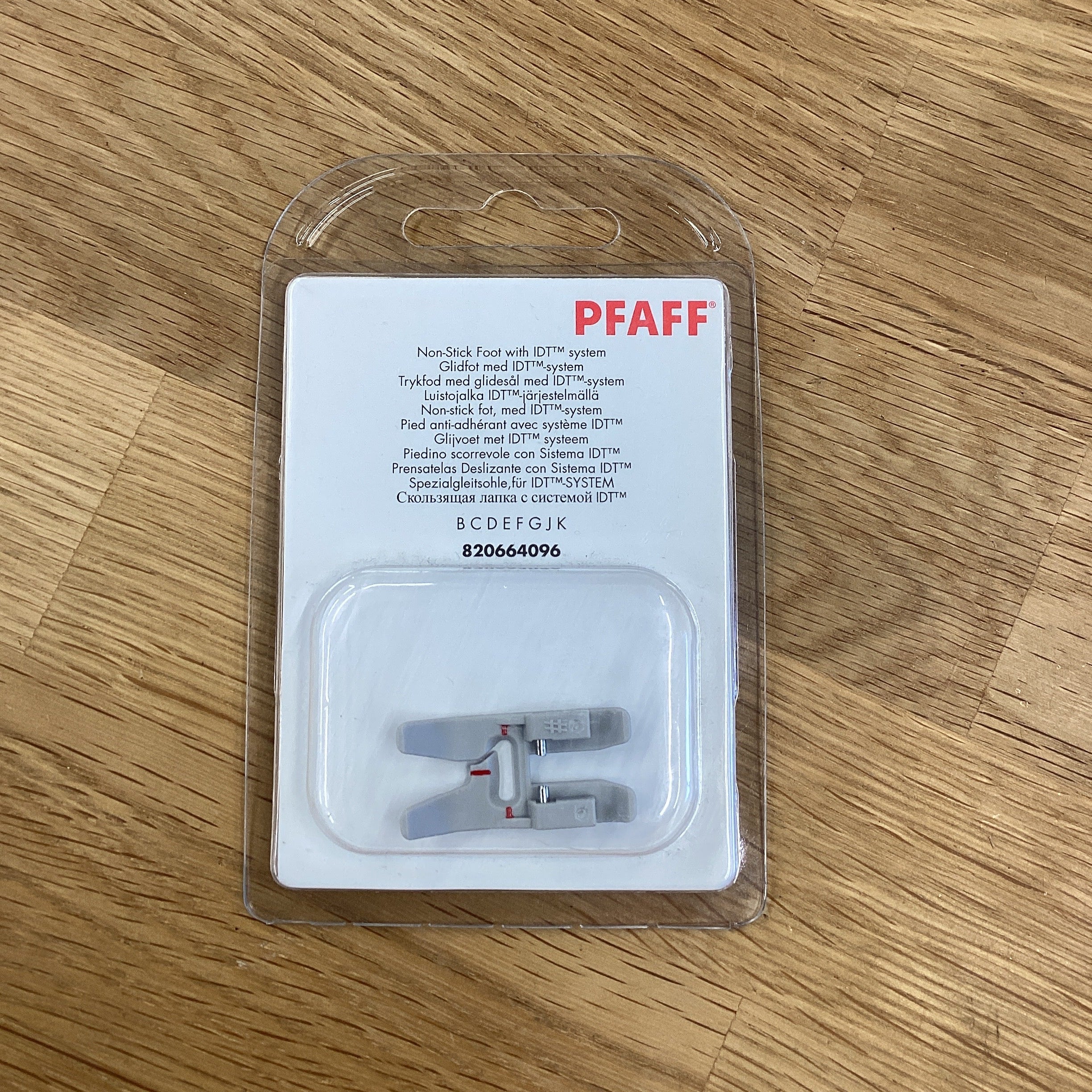 Non-Stick Foot with IDT system | Pfaff Feet