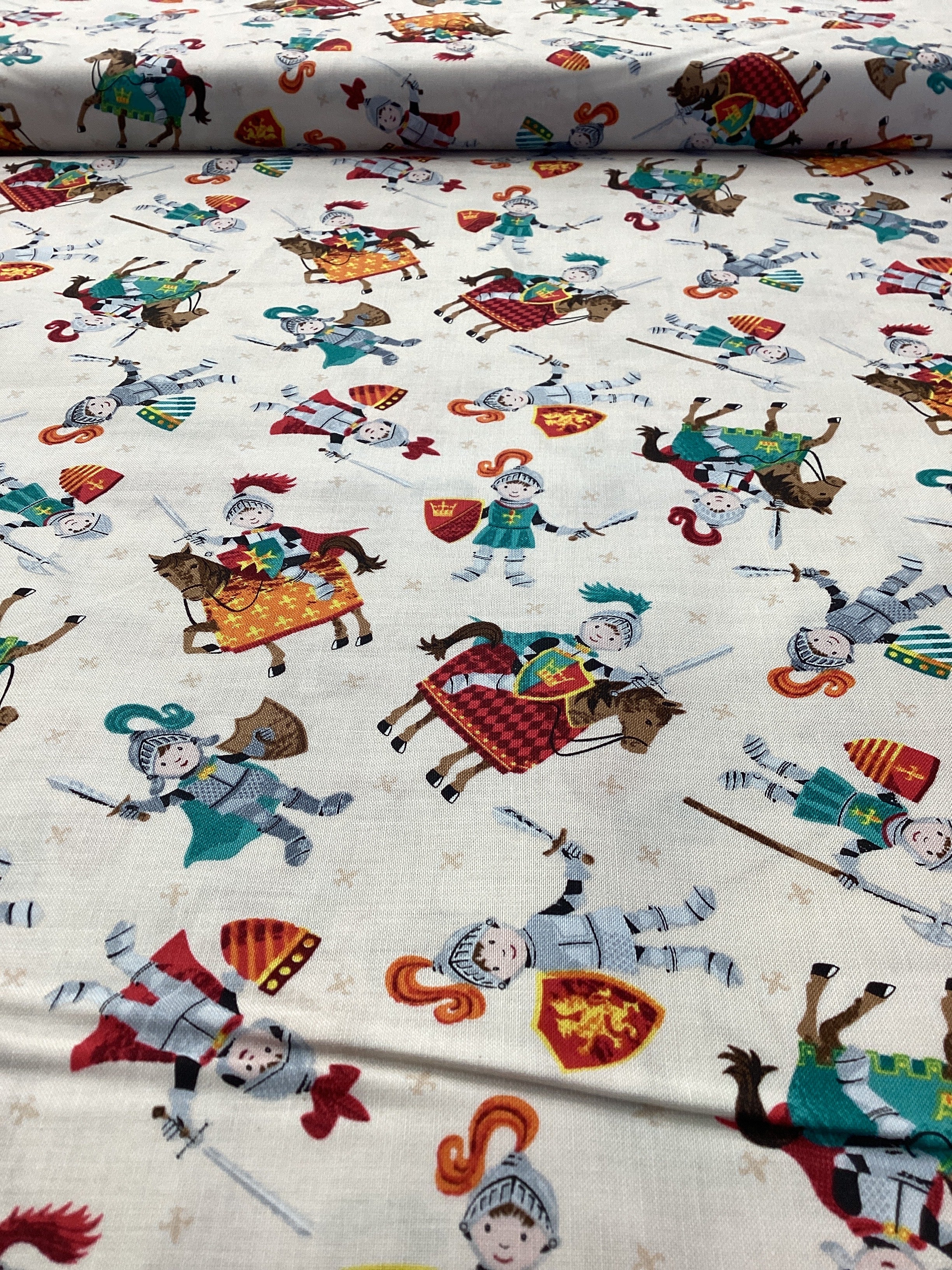2055 Dragonheart Knights C#Q | Makower UK - 1/2 metre
