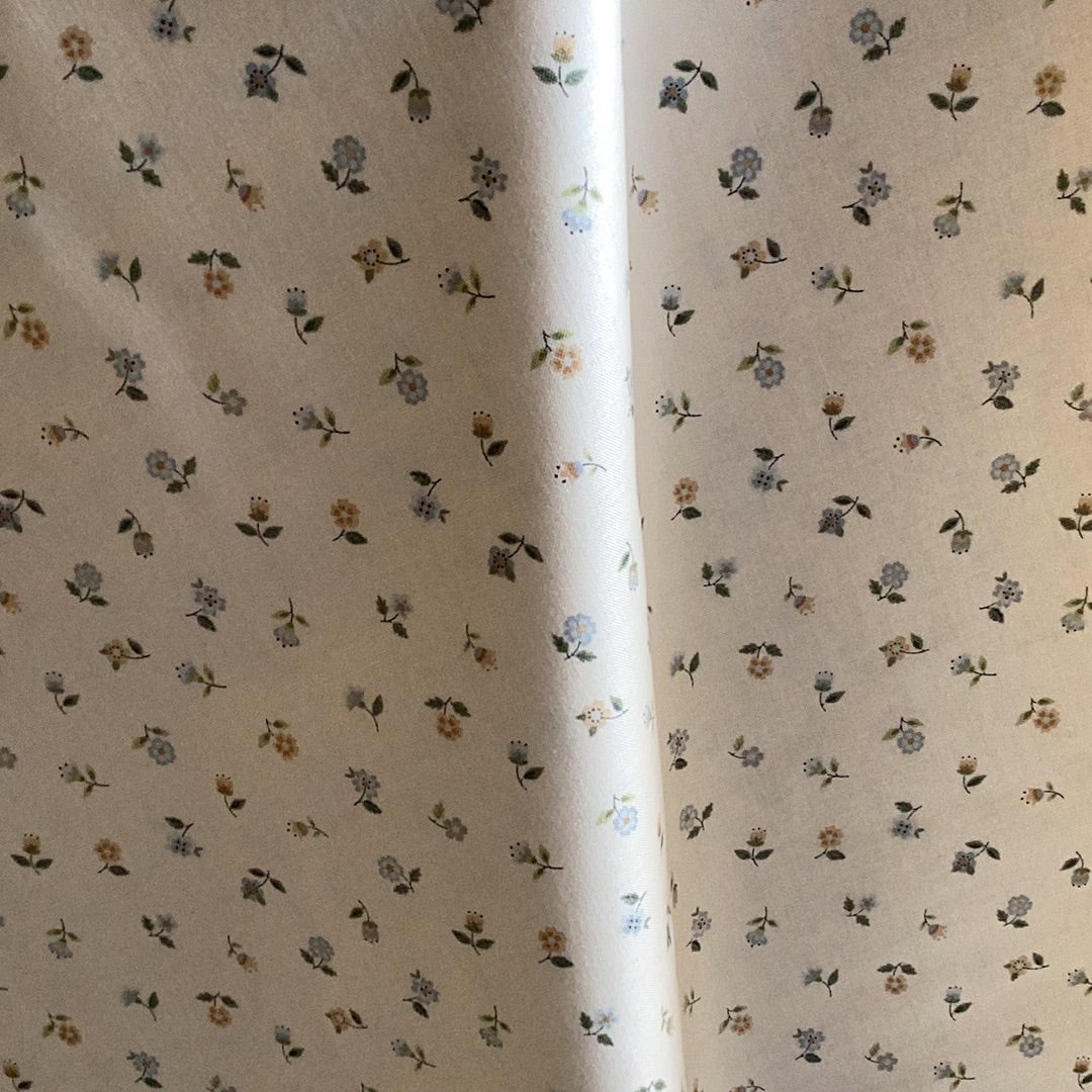 2032 Bloom Floral  Scatter | Makower UK - 1/2 metre