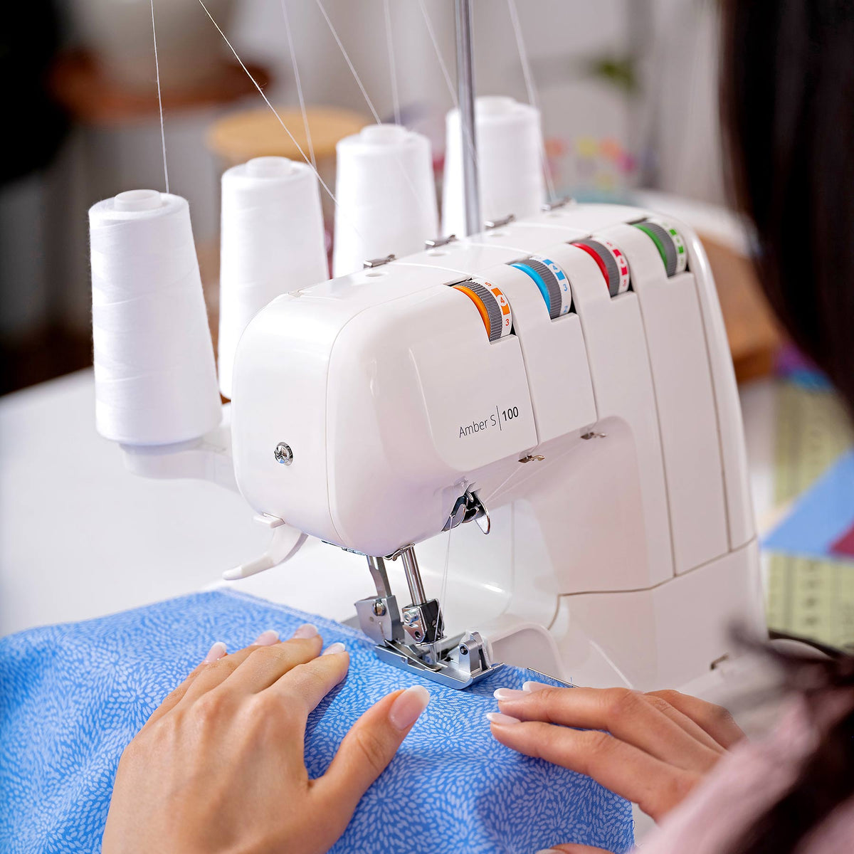 HUSQVARNA VIKING AMBER S 100 Overlock Machine