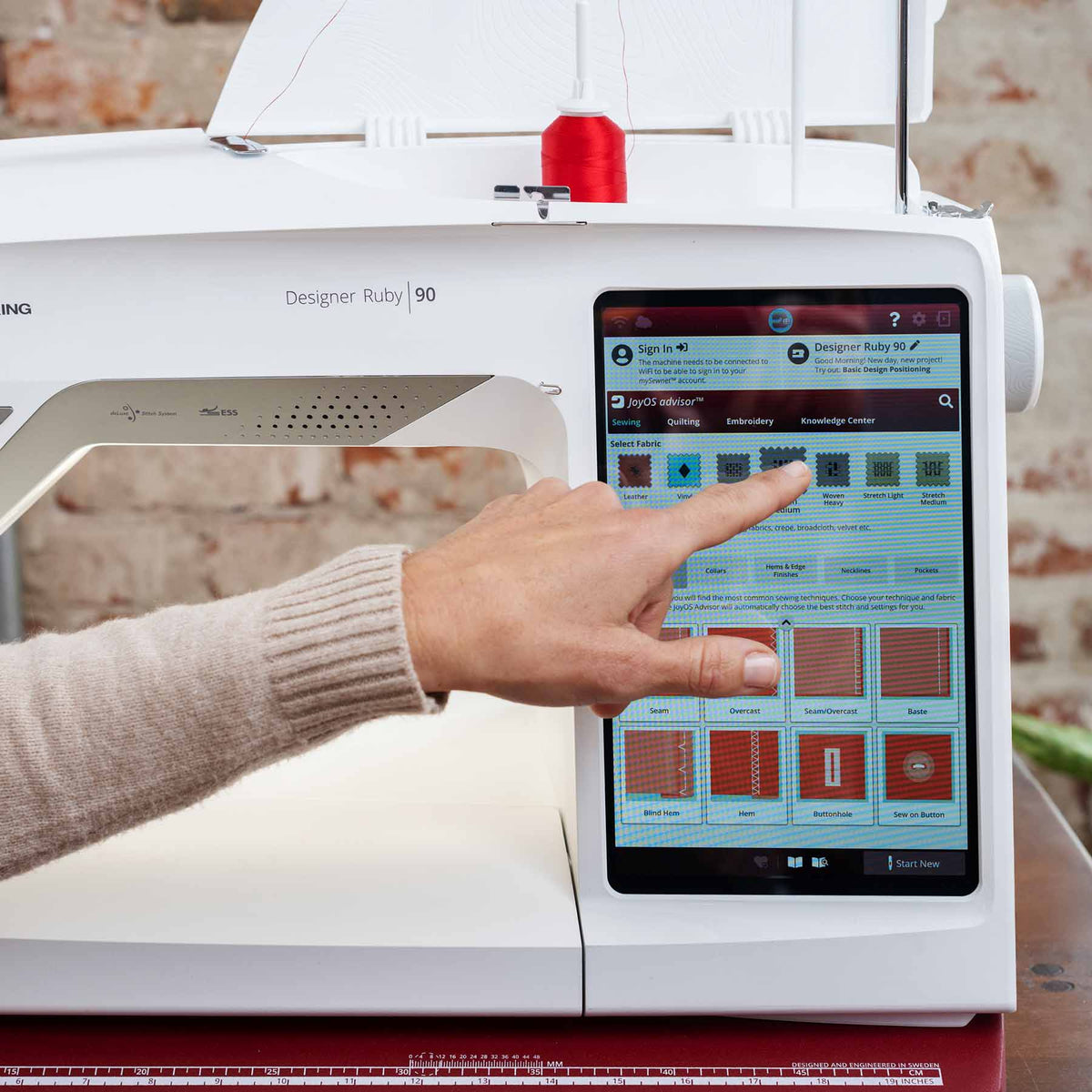 HUSQVARNA VIKING DESIGNER RUBY 90 Sewing & Embroidery Machine