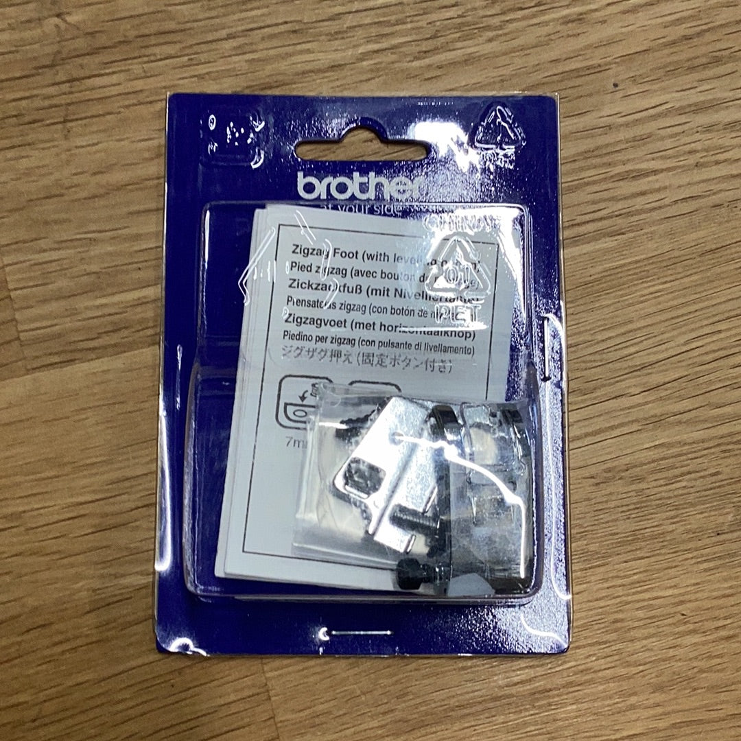 Brother Zigzag Foot with Leveling Button | F052