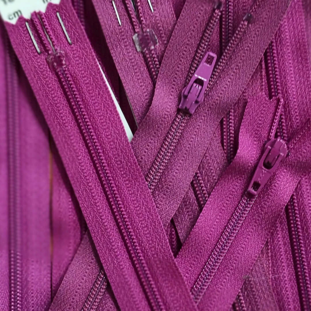 YKK Nylon Dress and Skirt Zip 25cm 10inch: Fuchsia (299) ZS3\A9