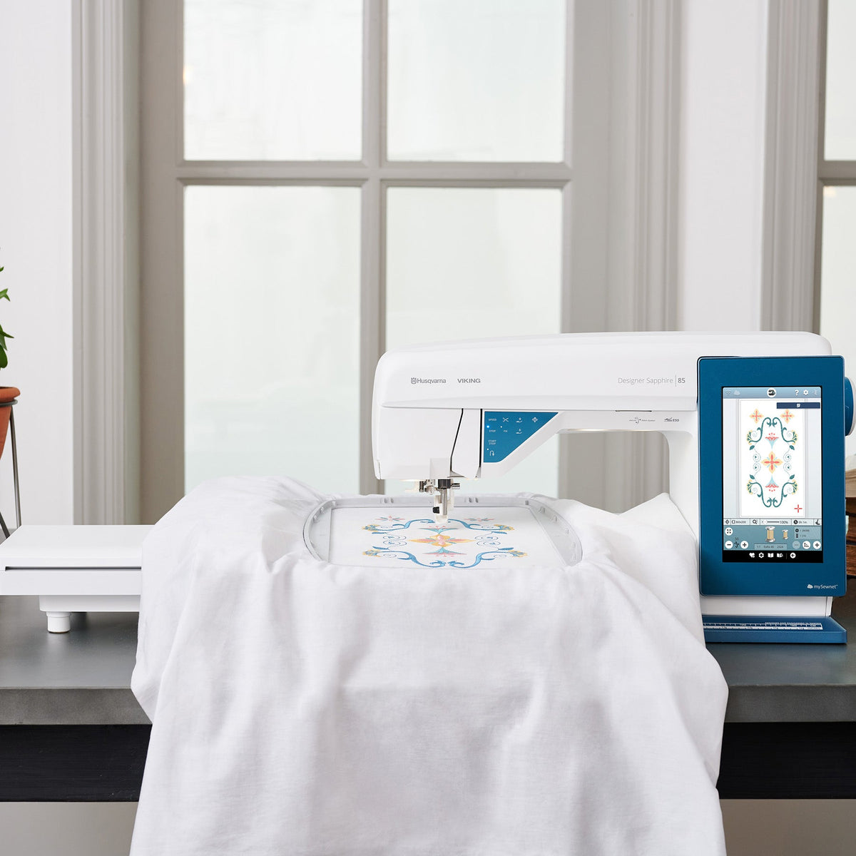 HUSQVARNA VIKING DESIGNER SAPPHIRE 85 Sewing and Embroidery Machine