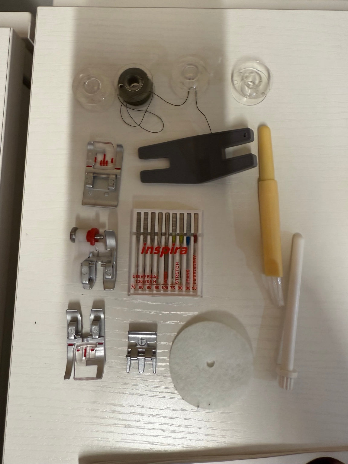 Pfaff Passport 3.0 P3A7 actual machine and supplied accessories