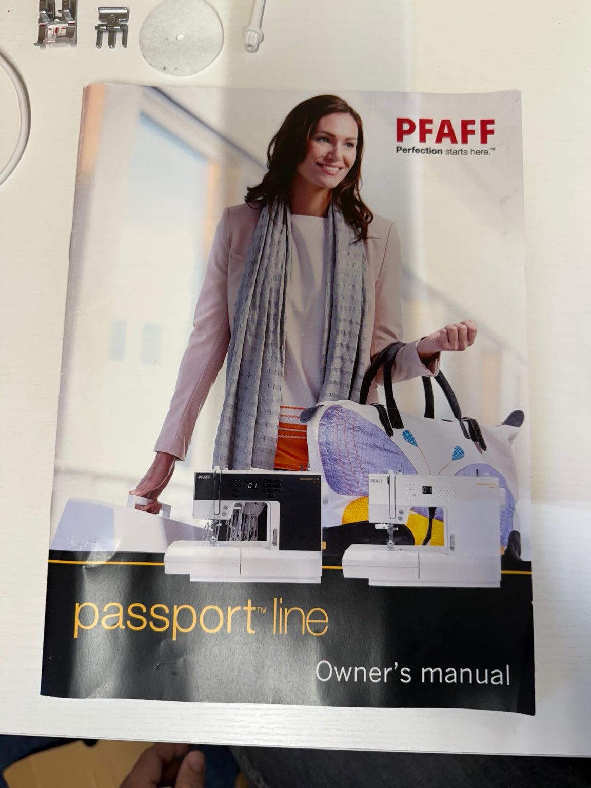Pfaff Passport 3.0 P3A7 actual machine and supplied accessories