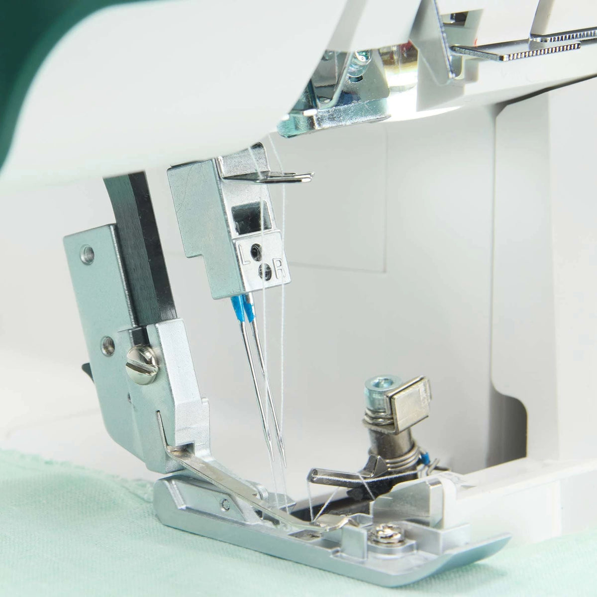 PFAFF admire 3000 Overlock Machine
