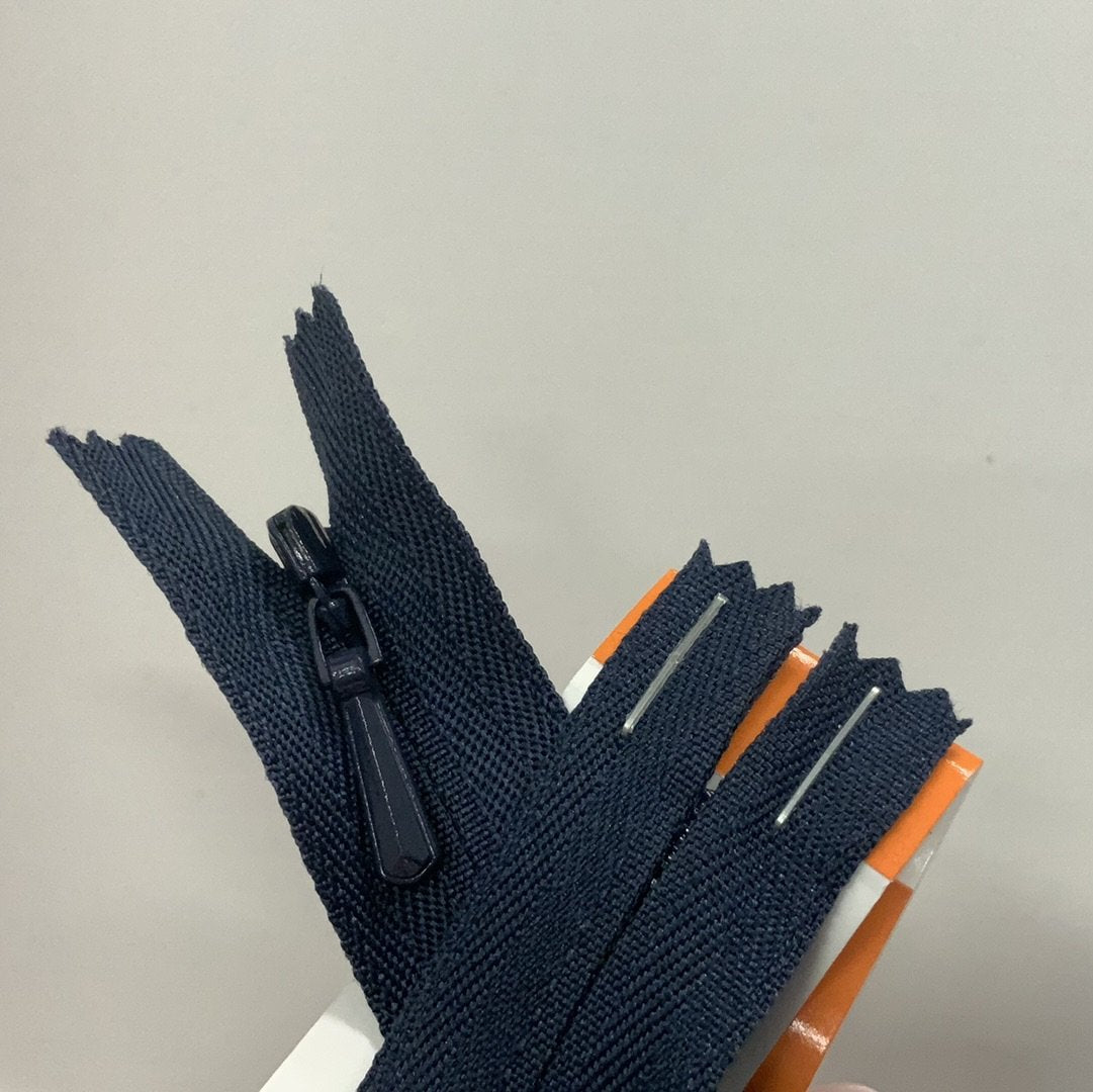YKK Concealed / Invisible Zipper 8 inch 20 cm Navy (560) ZS2\Z2
