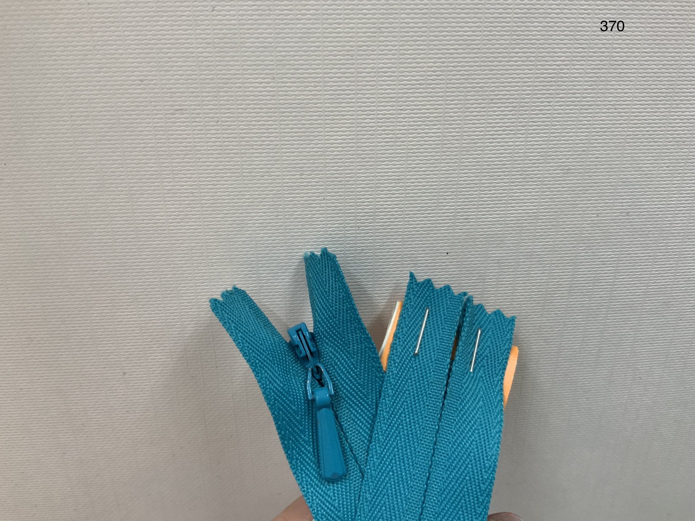 YKK Concealed / Invisible Zipper 8 inch 20cm (370) ZS2\R2