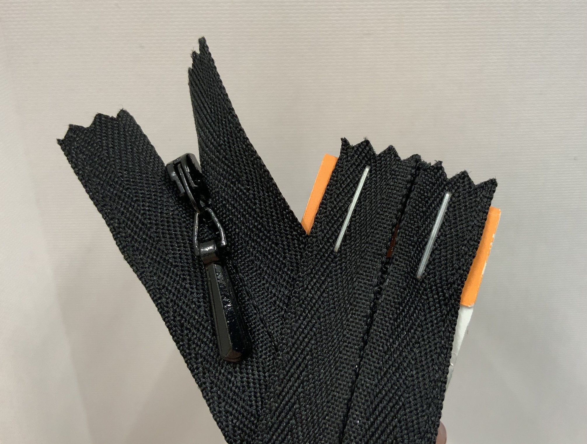 YKK Concealed / invisible Zipper 8 Inch 20cm Black (580) ZS2\A2