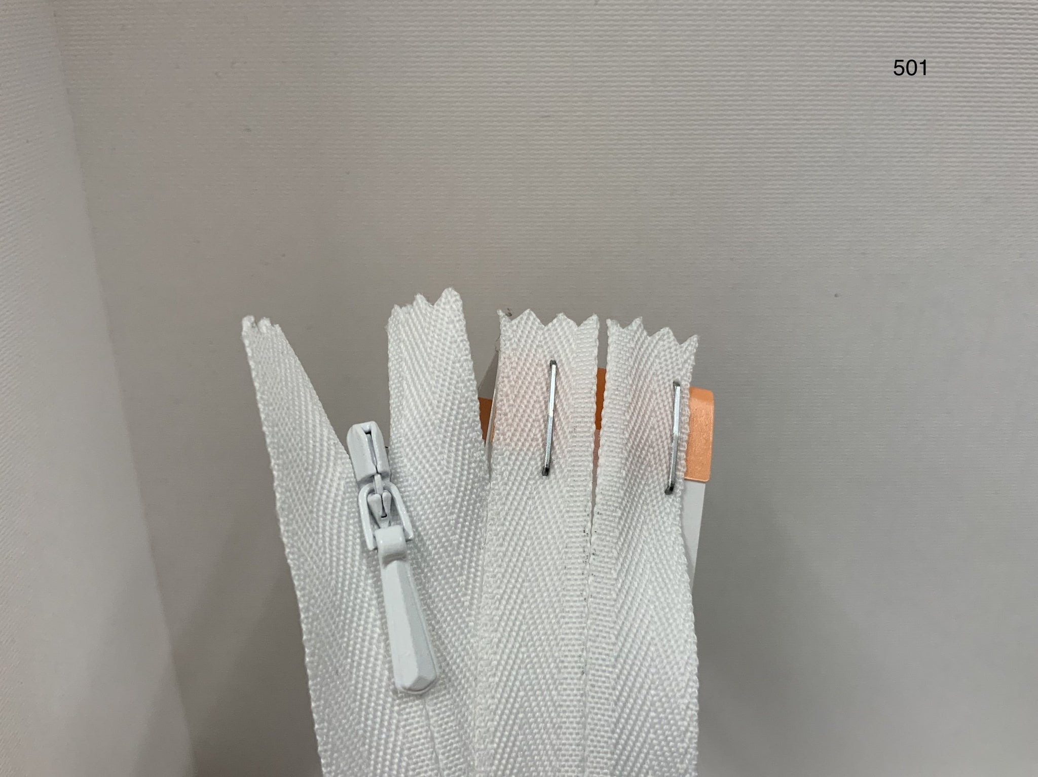 YKK Concealed Zipper & Invisible Zipper 22inch / 56cm White (501) ZS3\B1