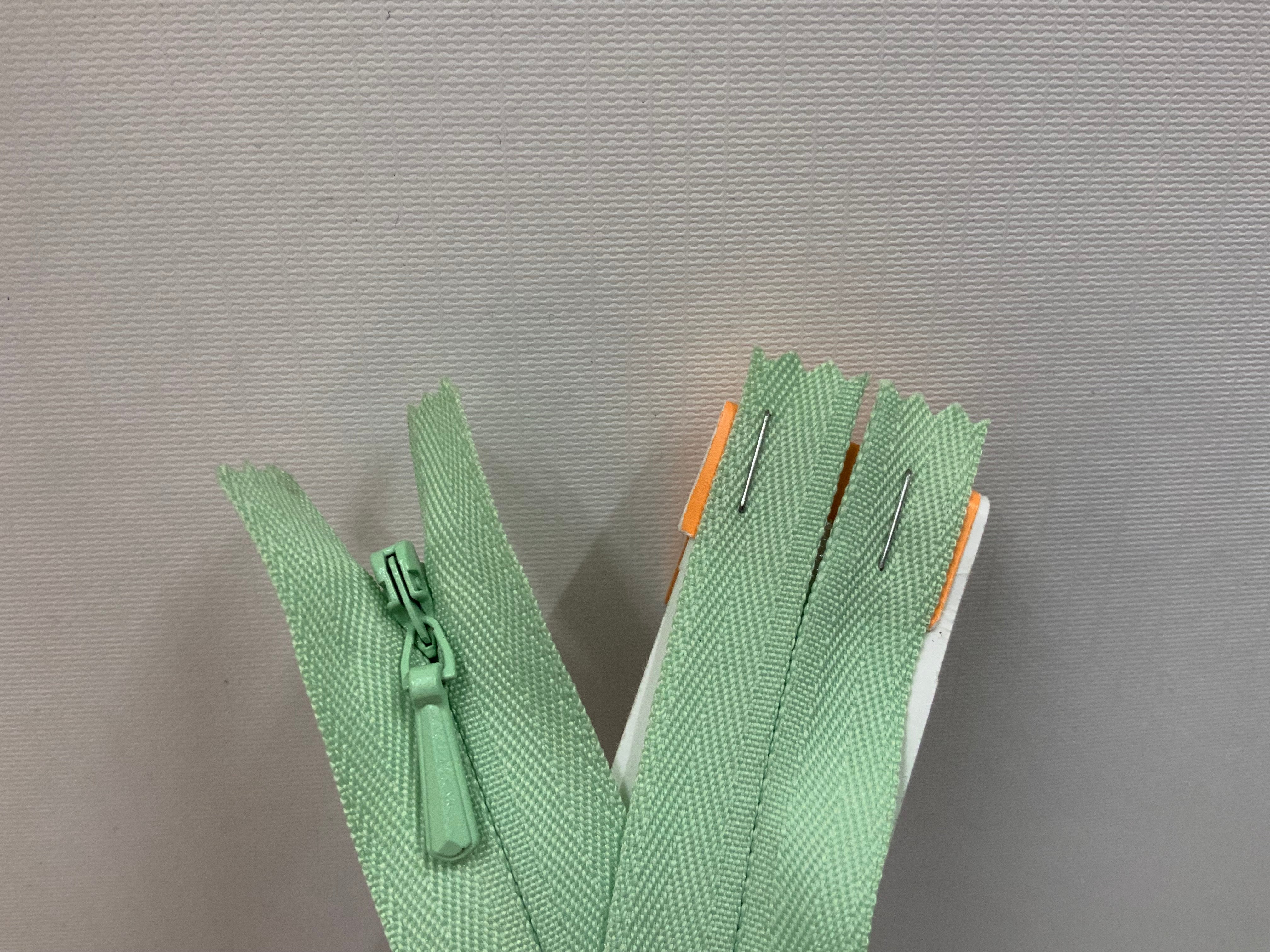 YKK Concealed / Invisible Zipper 16 inch 41cmPale Lime(531) ZS2\W1