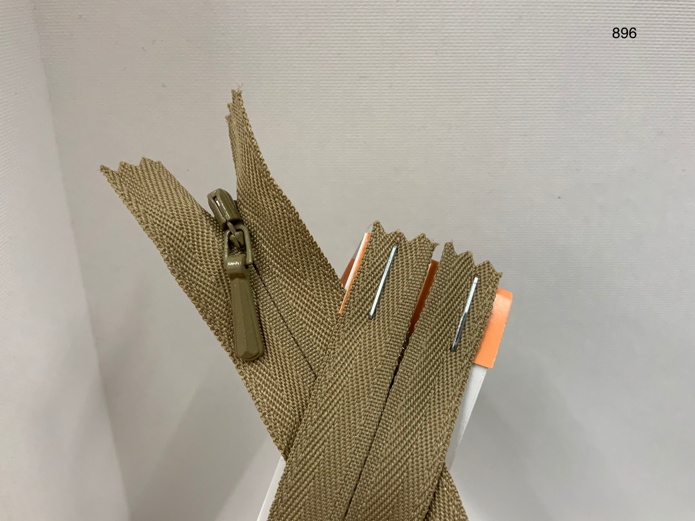 YKK Concealed / Invisible Zipper 16 inch 41cm Sandalwood (896) ZS2\H1