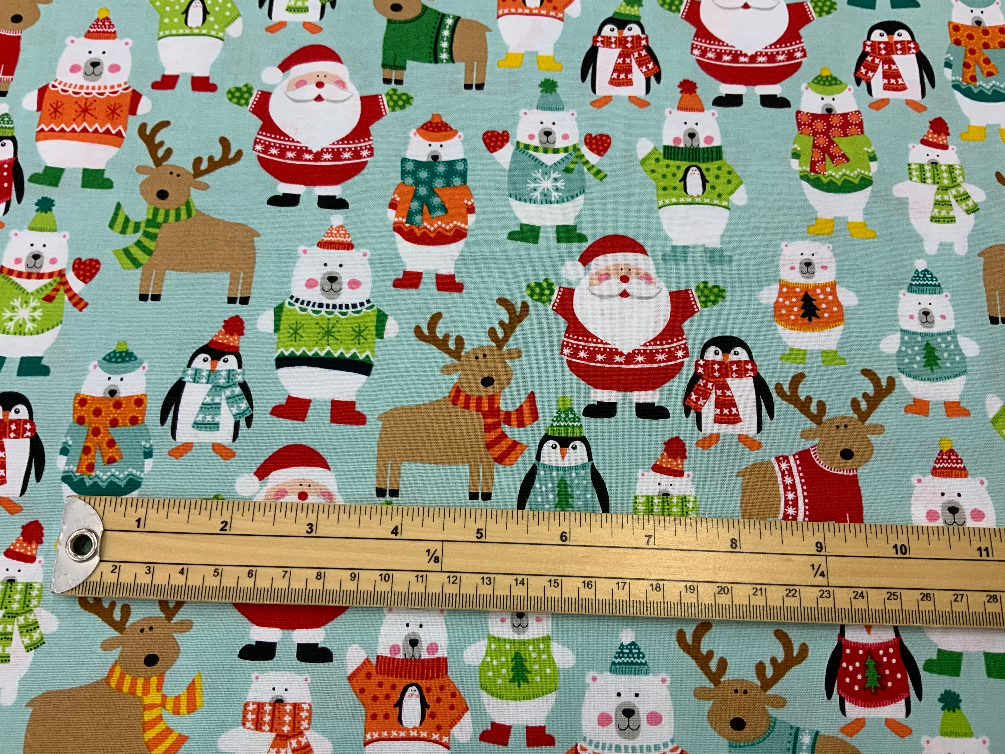 X026 1807 Novelty Christmas Scatter | Makower - 1/2 Metre