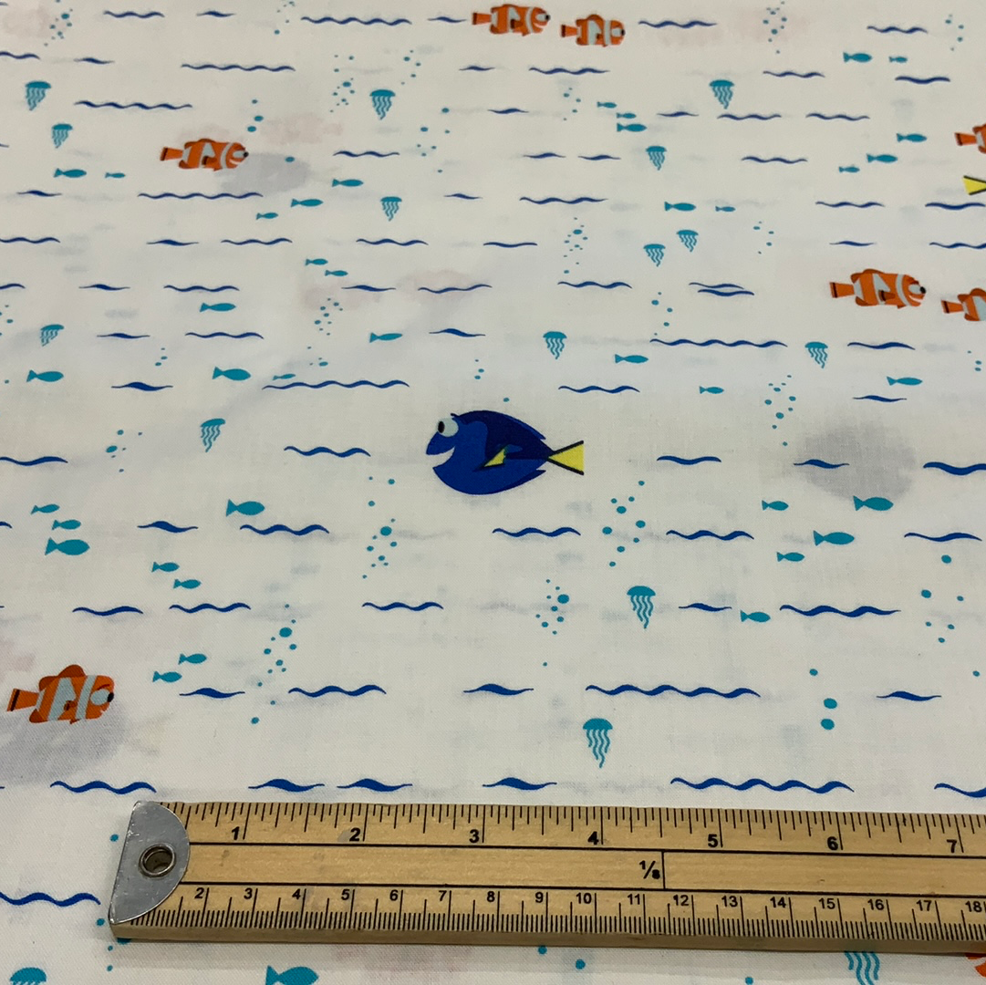 Finding Dory- White waves - 100% Cotton Fabric - LFH20