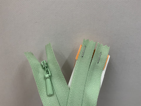 YKK Concealed / Invisible Zipper 8 inch 20cm Pale Lime(531) ZS2\W2