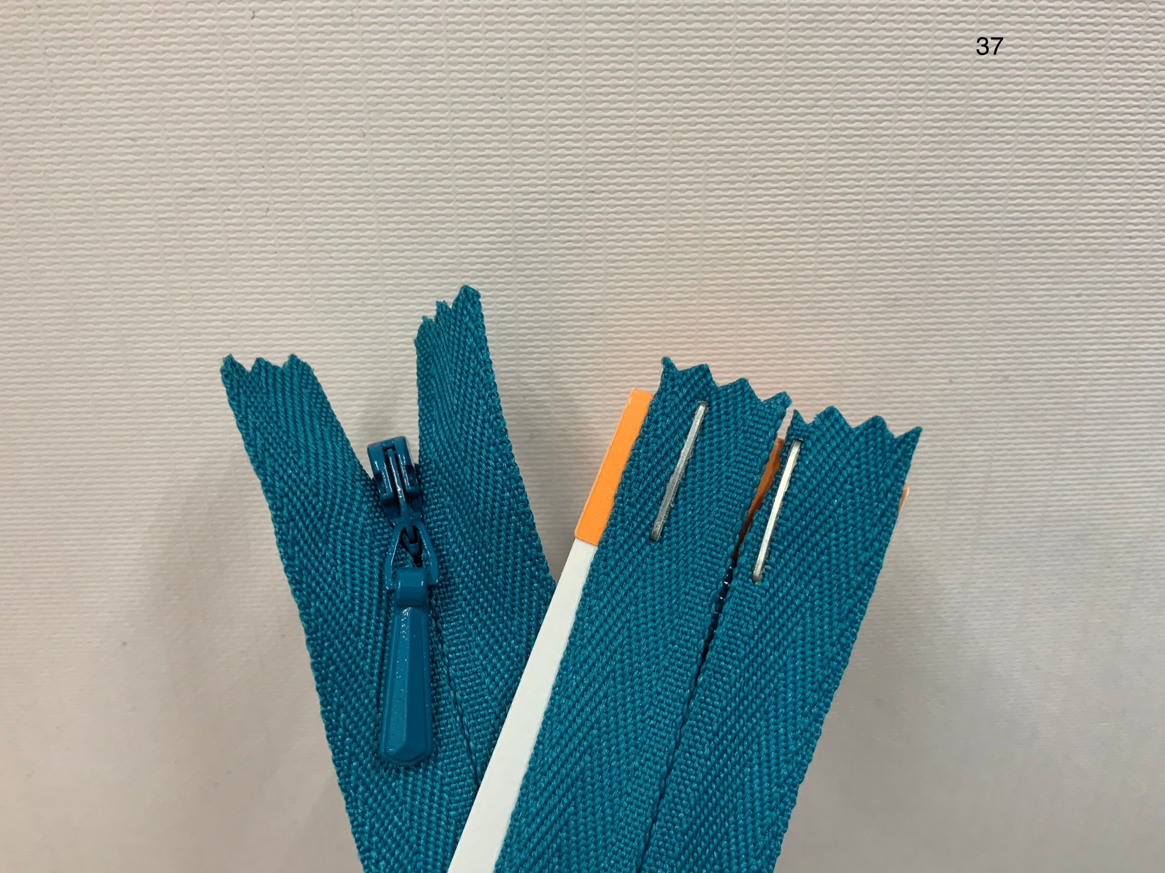 YKK Concealed Zipper / Invisible Zipper 16 inch 41cm (037) ZS2\V1