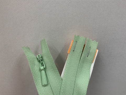 YKK Concealed / Invisible Zipper 9 inch 23cm Pale Lime(531) ZS3\W2