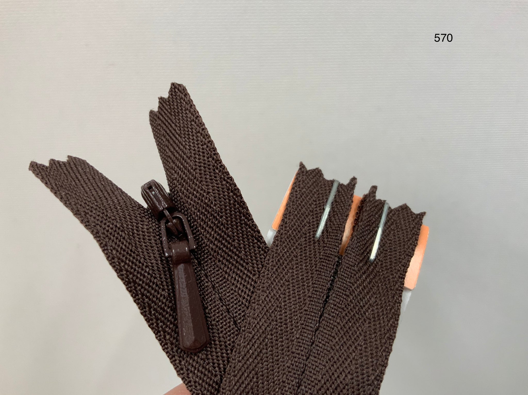 YKK Concealed Zipper / Invisible Zipper 16 inch 41cm Brown (570)