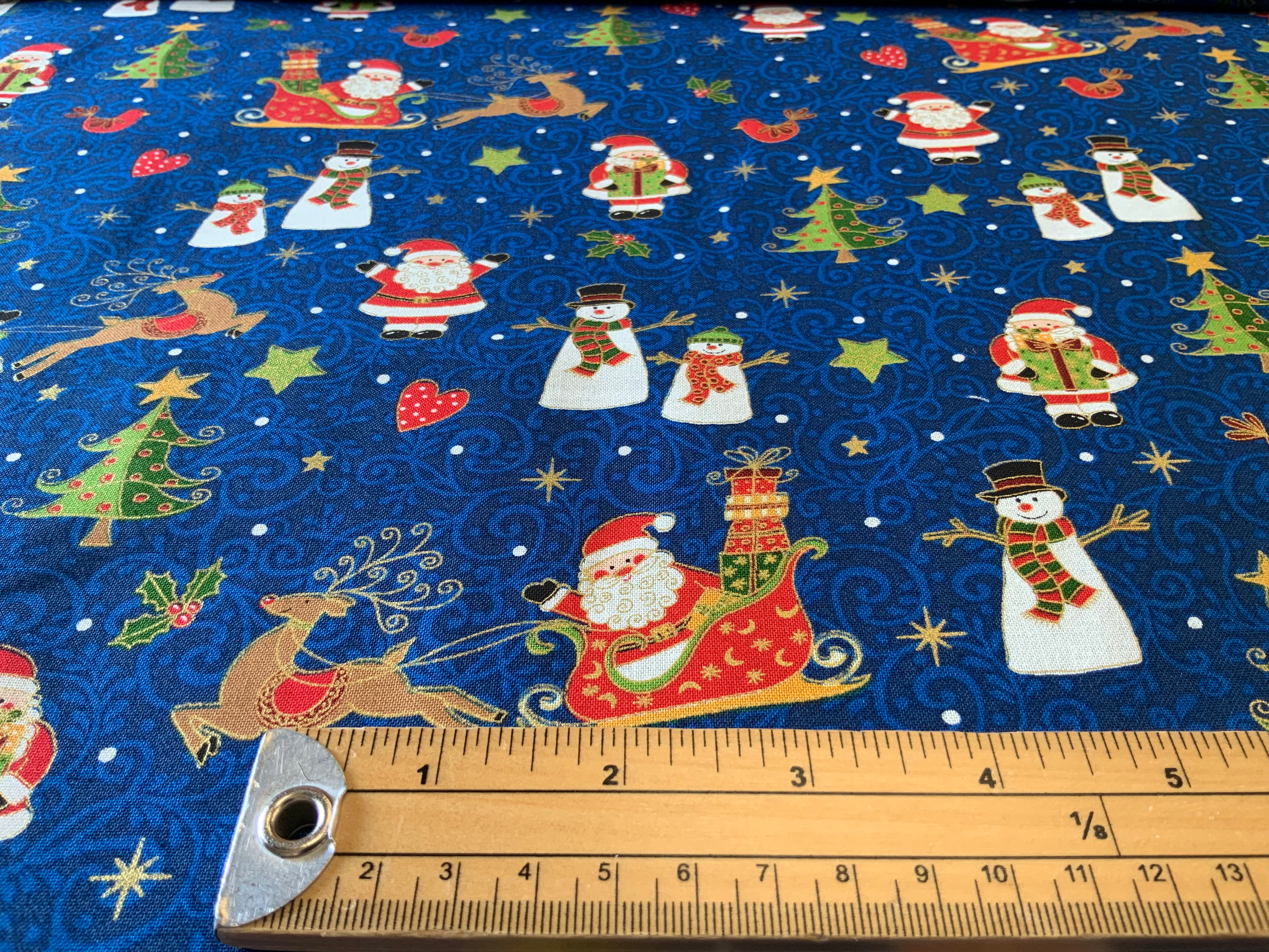 X107 1508 Novelty Christmas Scenic The Henley Studio | Makower - 1/2 metre