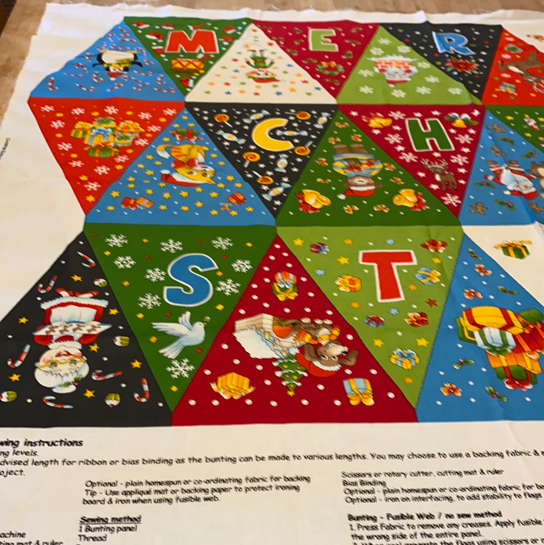 XP016 Merry Christmas bunting panel Makower