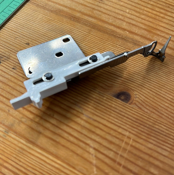 Janome AT2000D Chaining Finger Unit – 799620009