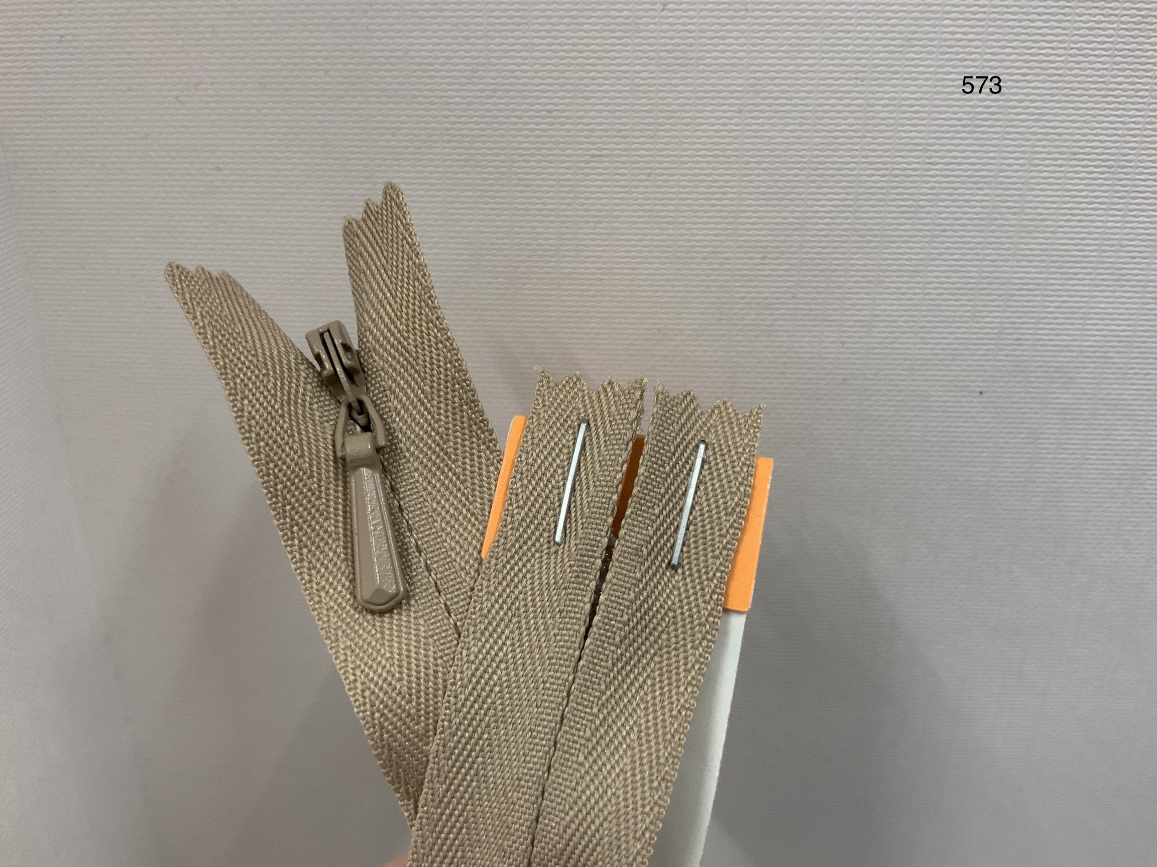 YKK Concealed / invisible Zipper8 inch 20cm Fawn (573) ZS2\G8