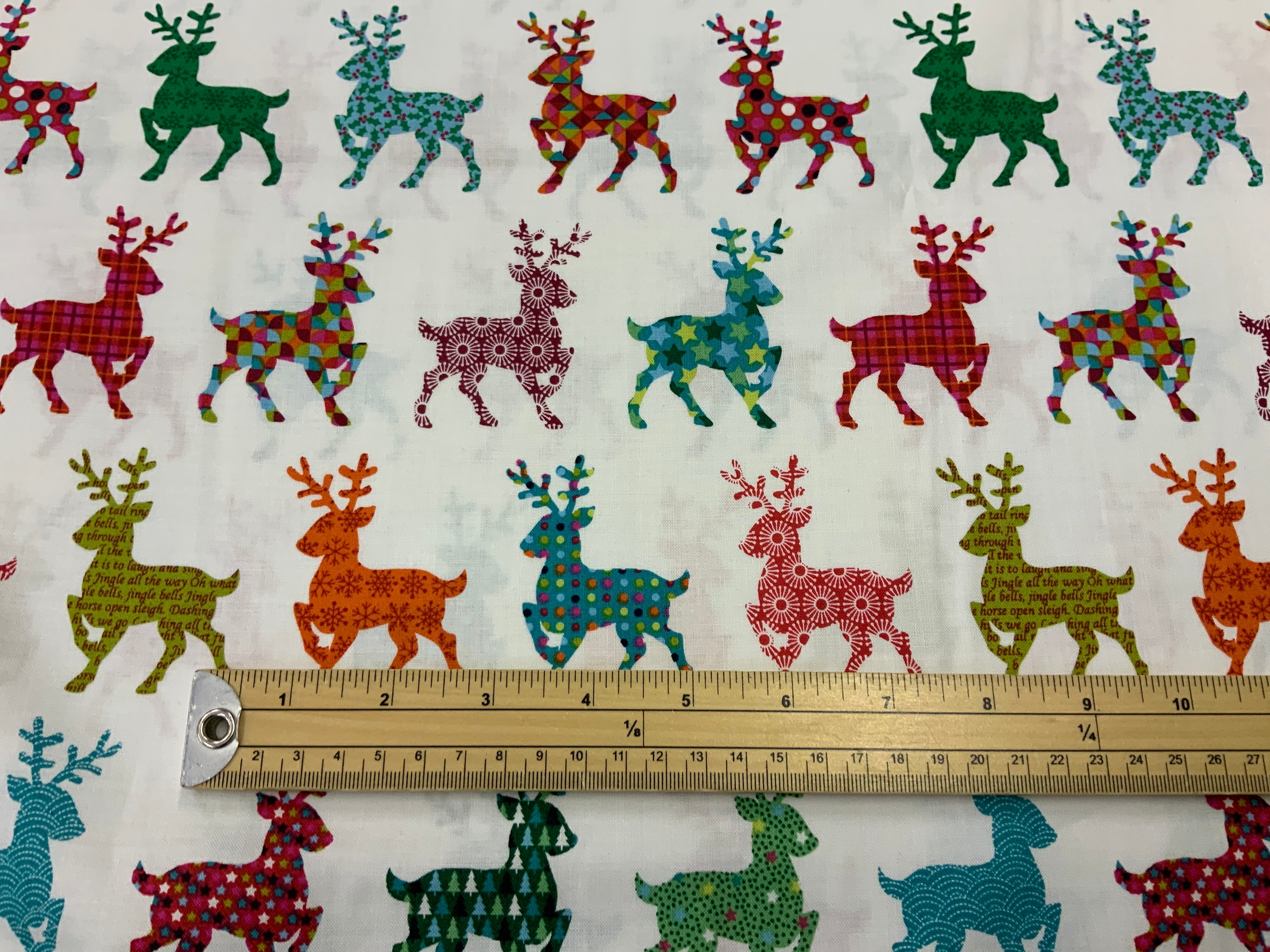X064 1492 Festive Reindeer The Henley Studio | Makower - 1/2 Metre